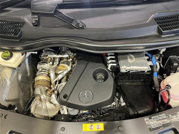2025-Mercedes-Benz-V-Class-V300d-Exclusive image:10