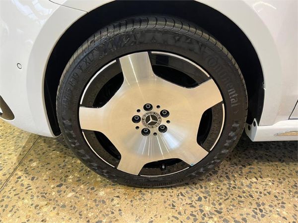 2025-Mercedes-Benz-V-Class-V300d-Exclusive image:11