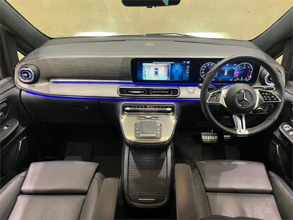 2025-Mercedes-Benz-V-Class-V300d-Exclusive image:7
