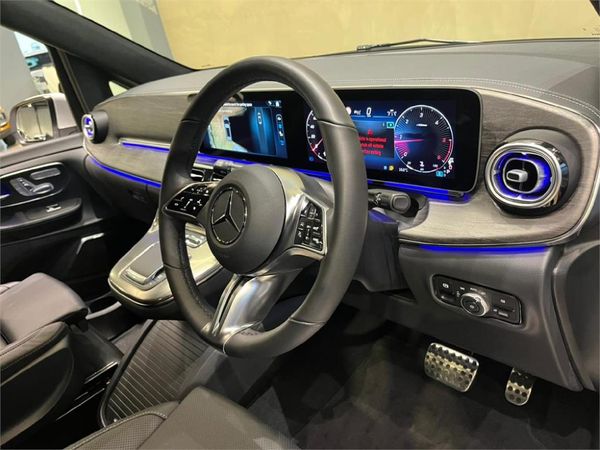 2025-Mercedes-Benz-V-Class-V300d-Exclusive image:8