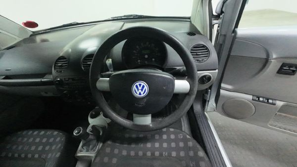 2001-Volkswagen-Beetle-20-Highline image:10