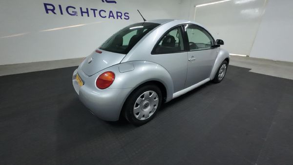2001-Volkswagen-Beetle-20-Highline image:3