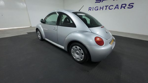 2001-Volkswagen-Beetle-20-Highline image:5