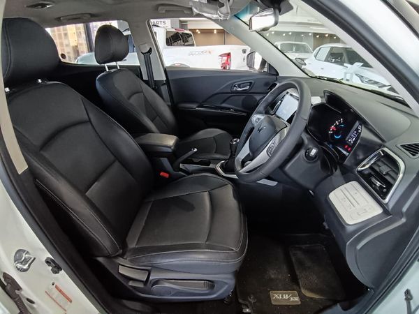 2025-Mahindra-XUV-300-12T-W8 image:6