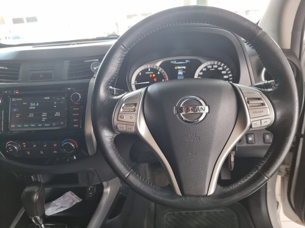 2019-Nissan-Navara-23D-SE-Auto-Double-Cab image:9