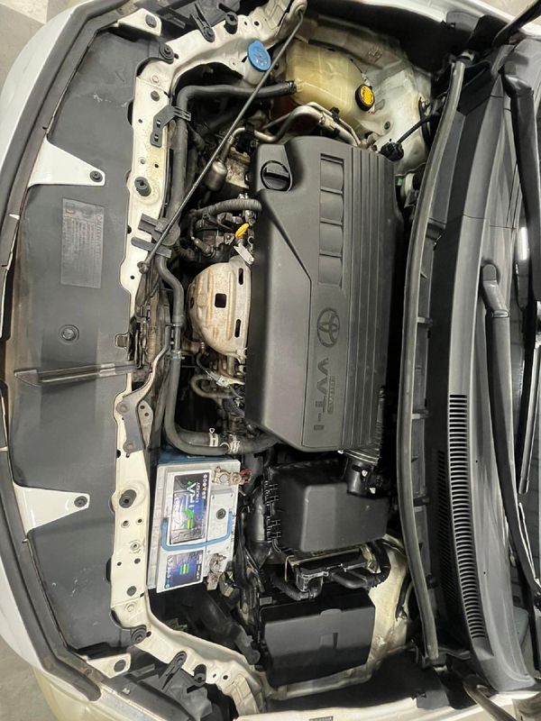 2011-Toyota-Auris-13-X image:12