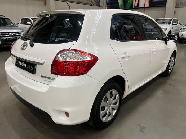 2011-Toyota-Auris-13-X image:2