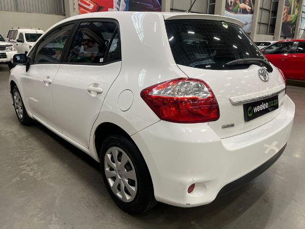 2011-Toyota-Auris-13-X image:4