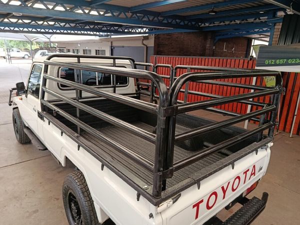 2005-Toyota-Land-Cruiser-70-45-Single-Cab image:11