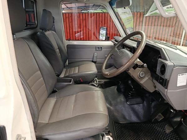 2005-Toyota-Land-Cruiser-70-45-Single-Cab image:15