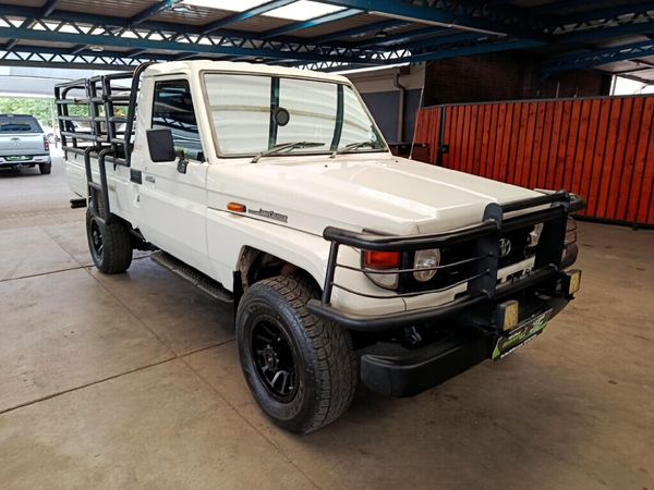 2005-Toyota-Land-Cruiser-70-45-Single-Cab image:3