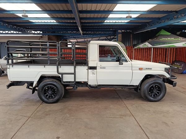2005-Toyota-Land-Cruiser-70-45-Single-Cab image:4
