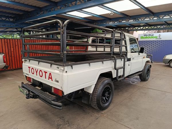 2005-Toyota-Land-Cruiser-70-45-Single-Cab image:5