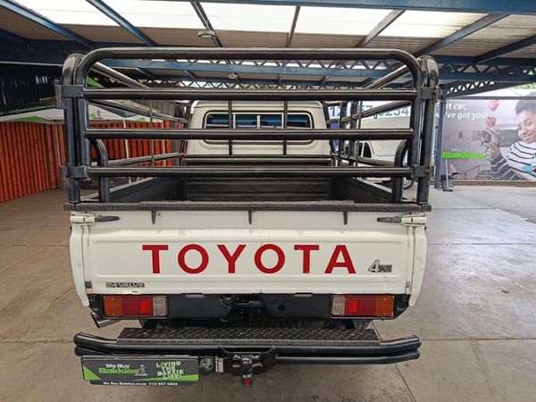 2005-Toyota-Land-Cruiser-70-45-Single-Cab image:6