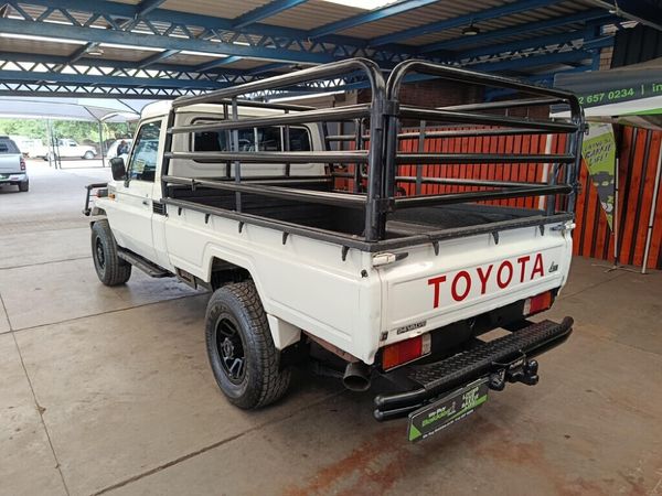 2005-Toyota-Land-Cruiser-70-45-Single-Cab image:7