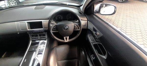 2015-Jaguar-XF-22-D-Premium-Luxury image:11