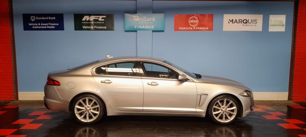 2015-Jaguar-XF-22-D-Premium-Luxury image:3