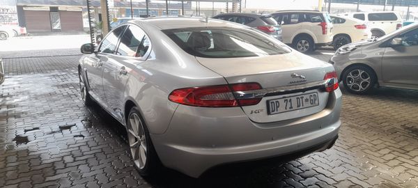 2015-Jaguar-XF-22-D-Premium-Luxury image:4