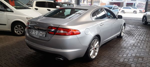 2015-Jaguar-XF-22-D-Premium-Luxury image:5