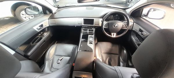 2015-Jaguar-XF-22-D-Premium-Luxury image:7