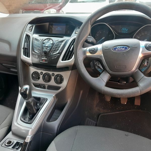 2012-Ford-Focus-16-Ti-VCT-Ambiente-5-dr image:3