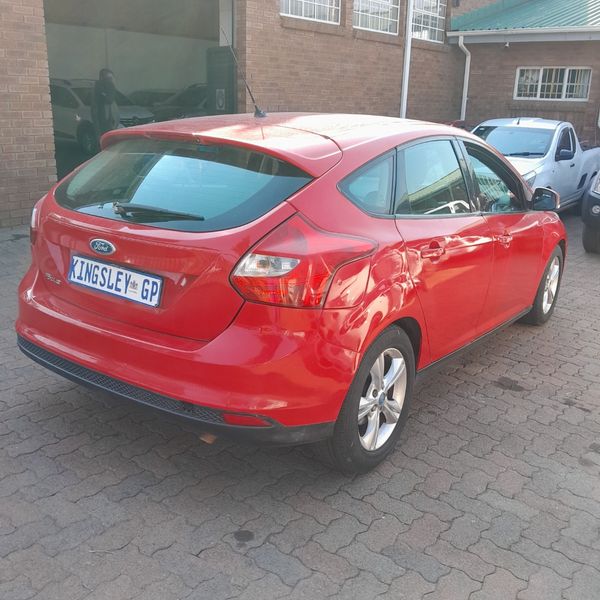 2012-Ford-Focus-16-Ti-VCT-Ambiente-5-dr image:4