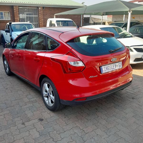 2012-Ford-Focus-16-Ti-VCT-Ambiente-5-dr image:6