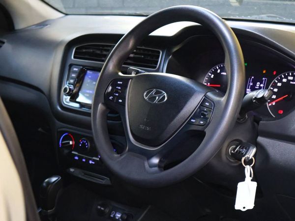 2020-Hyundai-i20-14-Motion-Auto image:17