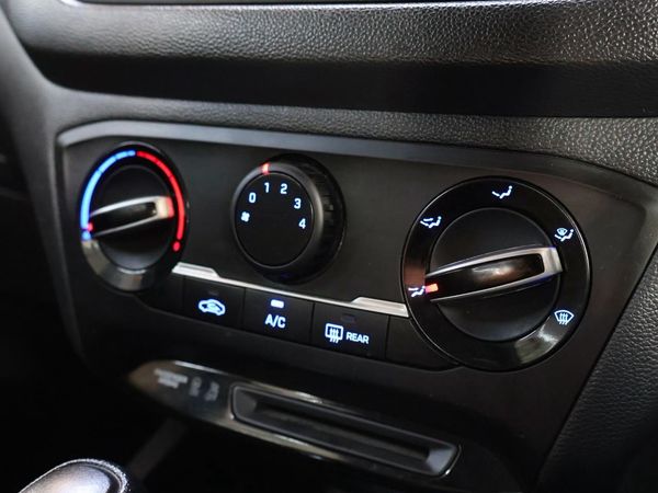 2020-Hyundai-i20-14-Motion-Auto image:18
