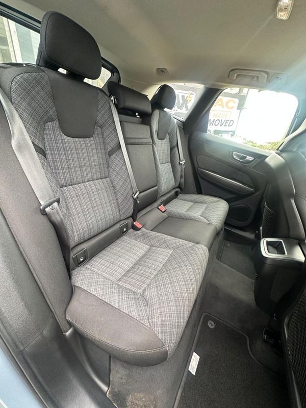 2022-Volvo-XC60-B5-Momentum-Geartronic image:15