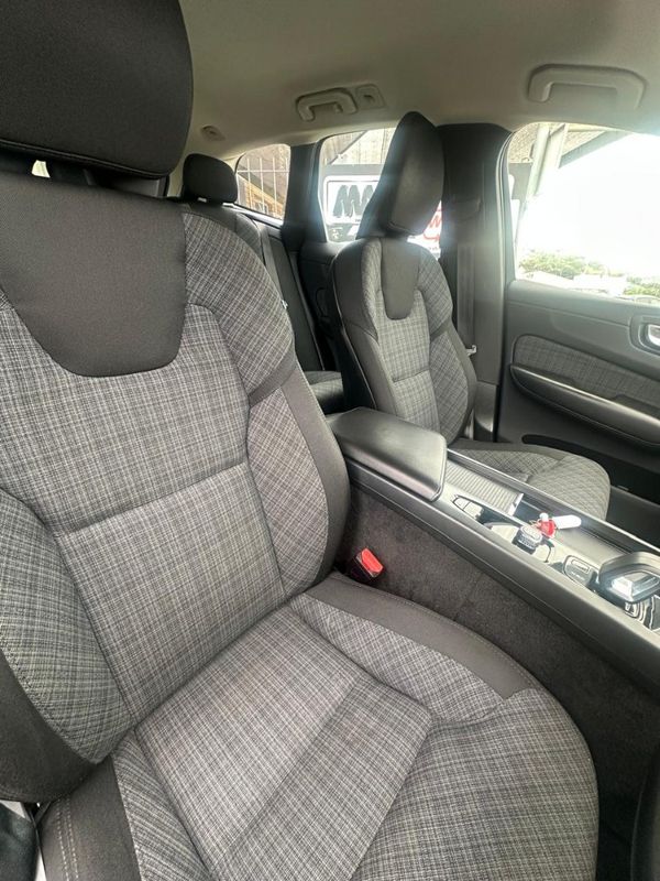 2022-Volvo-XC60-B5-Momentum-Geartronic image:18