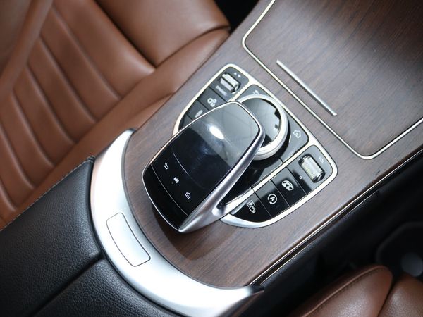 2021-Mercedes-AMG-C-Class-C43-AMG-4Matic image:11