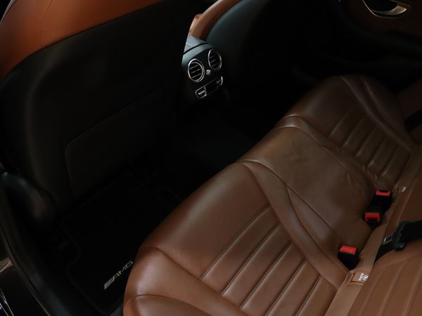 2021-Mercedes-AMG-C-Class-C43-AMG-4Matic image:13