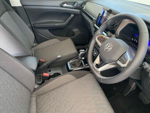 2025-Volkswagen-T-Cross-10-TSI-Life-Auto image:9