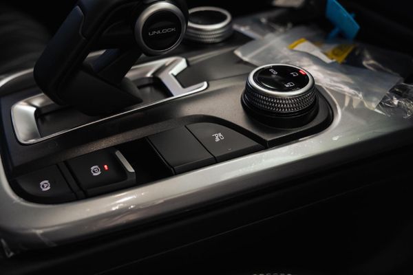 2026-GWM-Tank-300-24TD-Ultra-Luxury-4x4-Auto image:8
