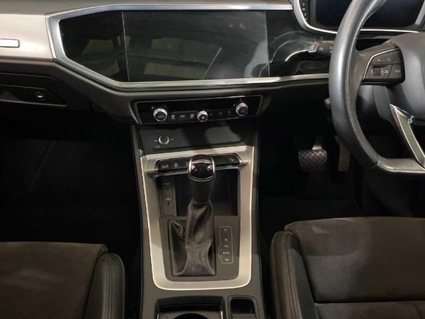 2022-Audi-Q3-20-TFSI-quattro-Auto-S-Line-40-TFSI image:17
