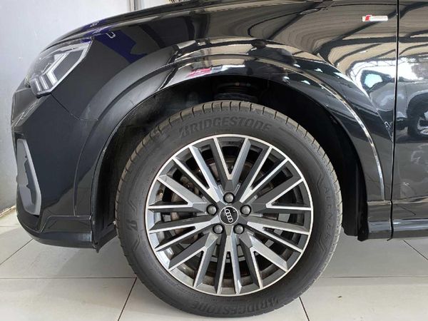 2022-Audi-Q3-20-TFSI-quattro-Auto-S-Line-40-TFSI image:5