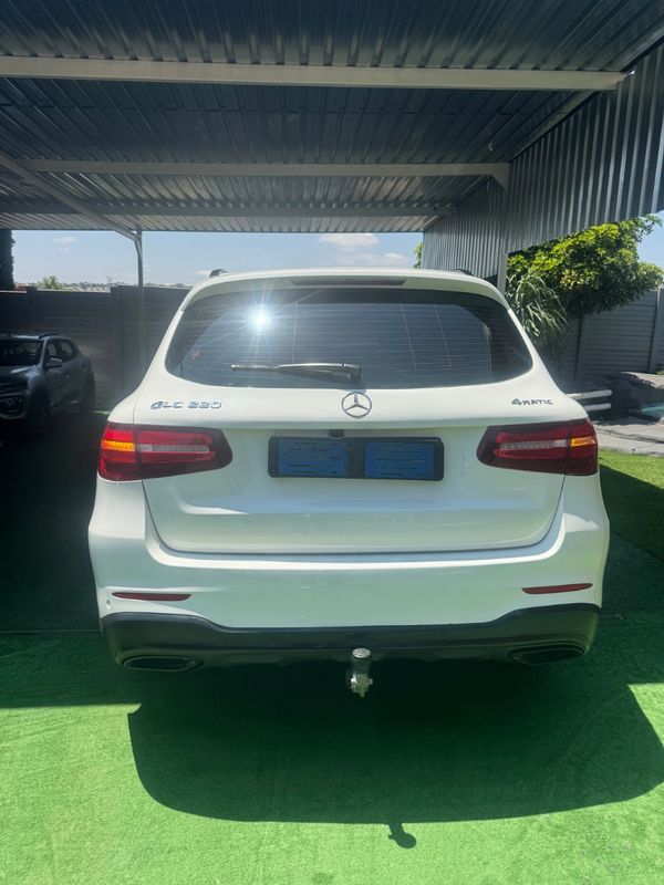 2018-Mercedes-Benz-GLC-Full-house-premium image:12