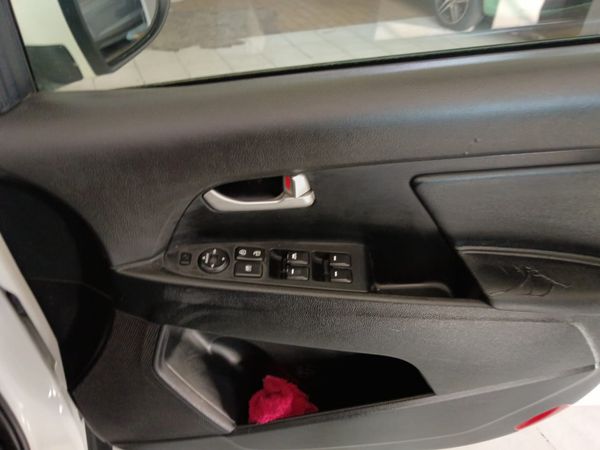 2015-Kia-Sportage-20-CRDi-Auto image:11