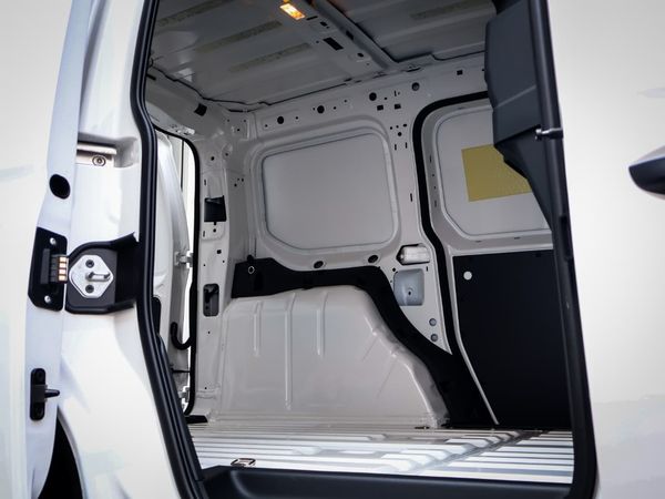 2025-Volkswagen-Caddy-Cargo-20-TDi-75-kw-Diesel-Manual image:12