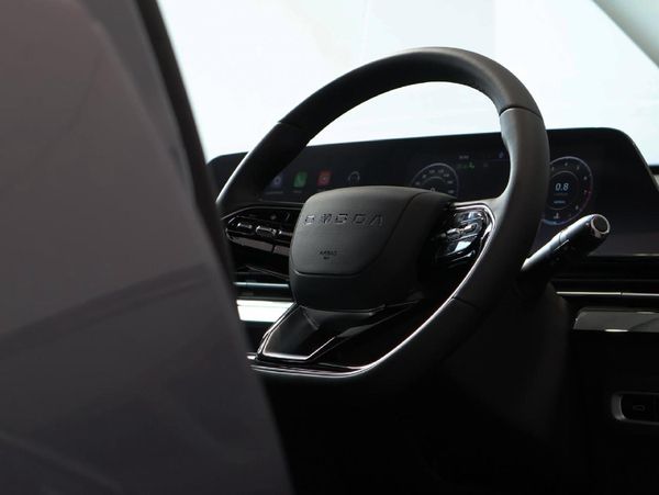 2026-Omoda-C5-15T-Elegance-X image:13