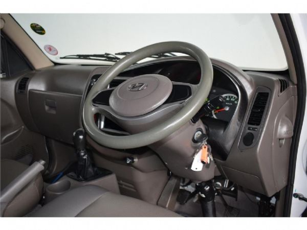 2022-Hyundai-H100-Bakkie-26D-Dropside image:8