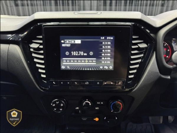 2025-Isuzu-D-Max-19-DDI-HR-X-Rider-4x4-Auto-Double-Cab image:10
