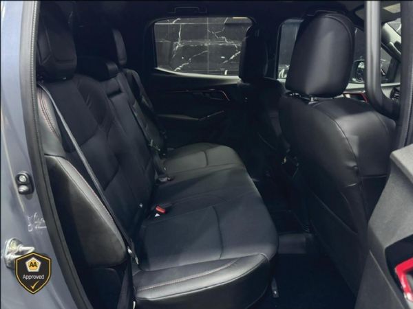2025-Isuzu-D-Max-19-DDI-HR-X-Rider-4x4-Auto-Double-Cab image:4
