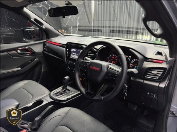 2025-Isuzu-D-Max-19-DDI-HR-X-Rider-4x4-Auto-Double-Cab image:8