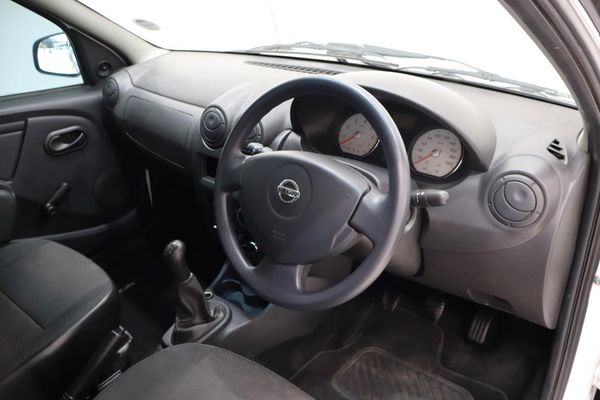 2021-Nissan-NP200-16 image:11