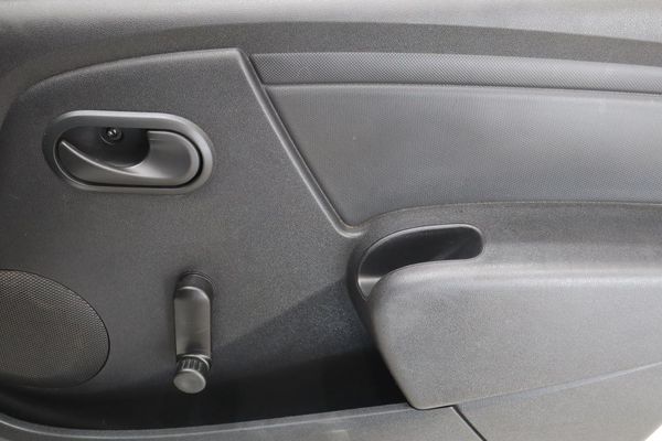 2021-Nissan-NP200-16 image:16