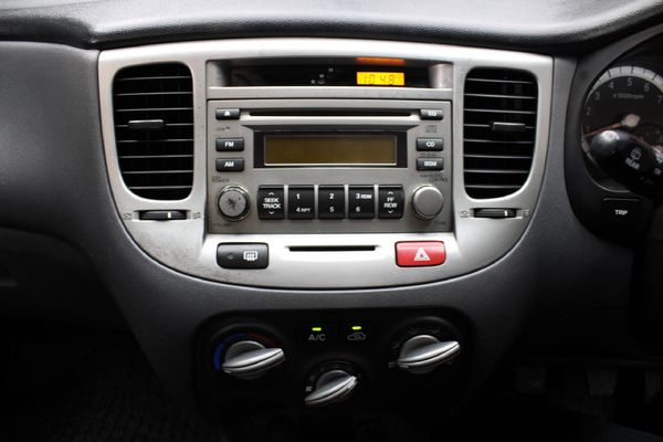 2006-Kia-Rio-14-High-5-dr image:11