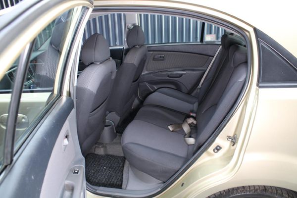 2006-Kia-Rio-14-High-5-dr image:13