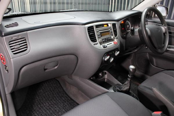 2006-Kia-Rio-14-High-5-dr image:15